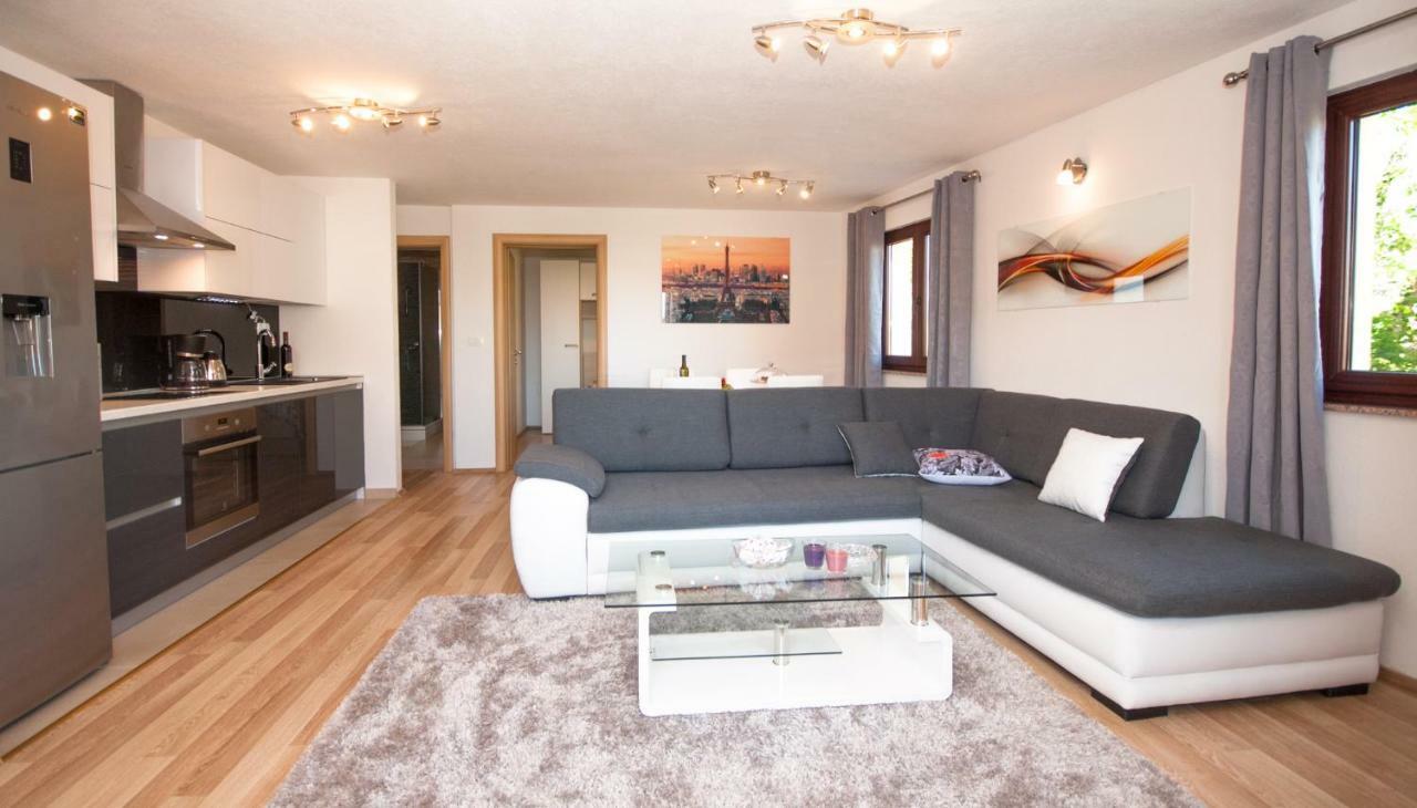 Apartmani Ivan Kaštela Екстериор снимка